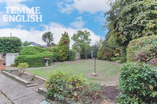 8 Almond Avenue, Wickford photo 4