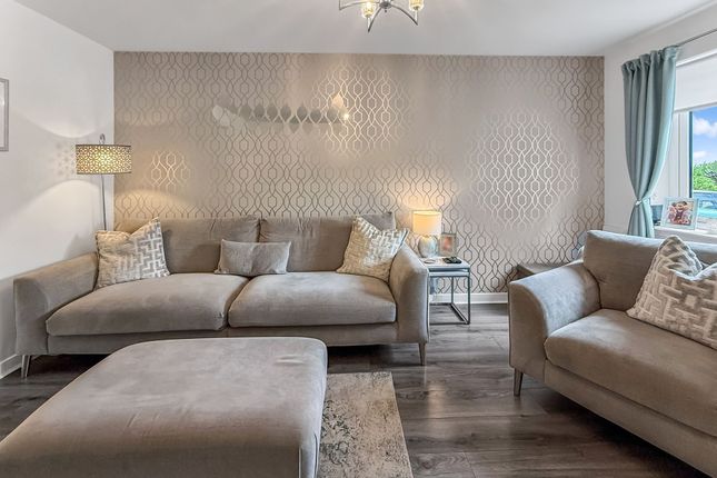 22 Vaderland Grove, Larkhall photo 2