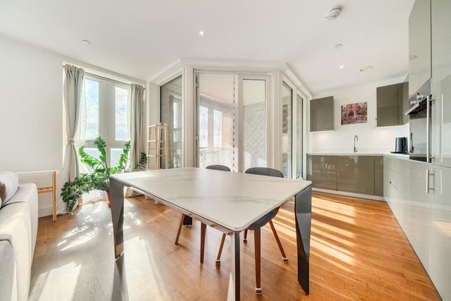 Flat 124 15, Victory Parade, London photo 3