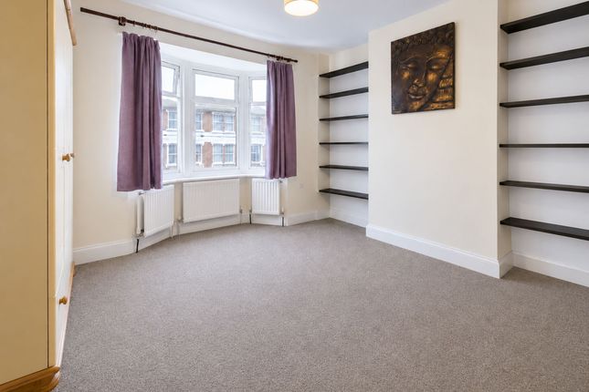 27a Hazelwick Road, Crawley photo 2