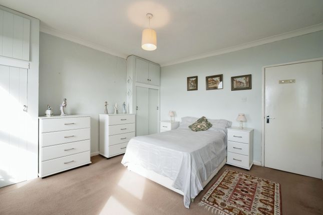 Flat 15, Bayview Court, 85, Sea Front, Hampshire photo 4
