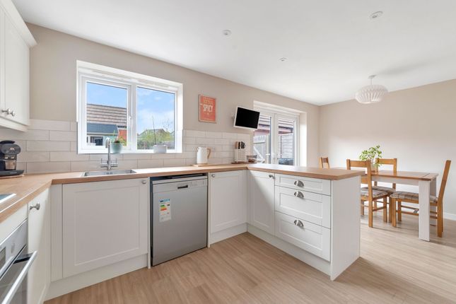 35 Jeacock Grove, Pershore photo 3