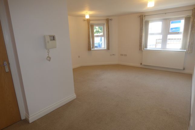 Flat to rent in Coombe Park Road, Teignmouth