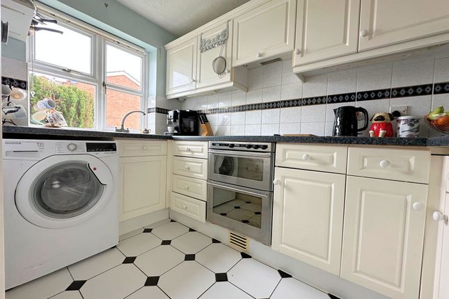 34, Tattershall Crescent, Fareham photo 4