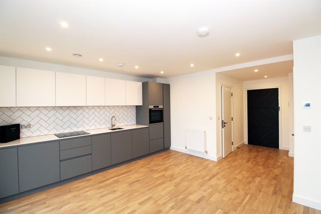 Studio to rent in Cedrus Avenue, Southall
