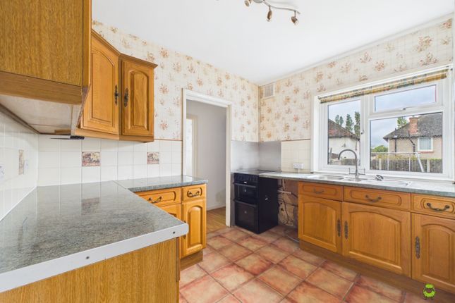 26, Leafy Oak Road, London photo 3