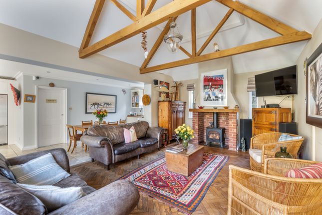 Wyecroft, 3, Hill Road, Surrey photo 4