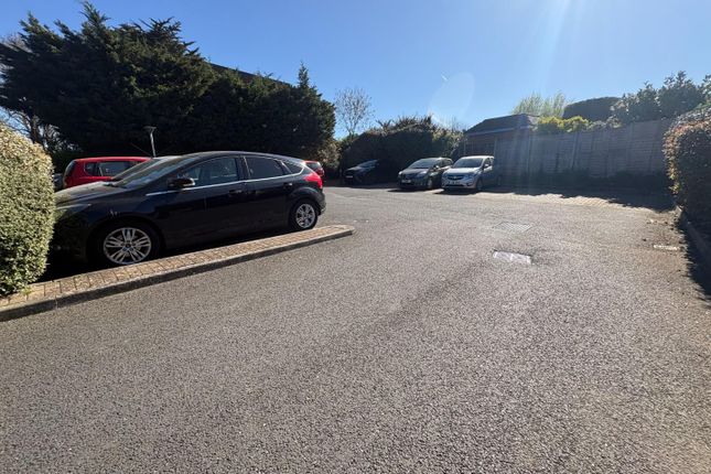 Flat 33, Brook Ct, 78 Wordsworth Drive, Sutton photo 3