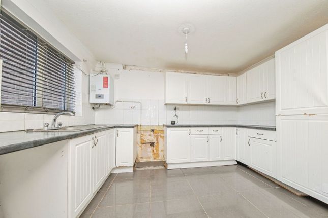 21, Blake Drive, Clacton-on-Sea photo 4