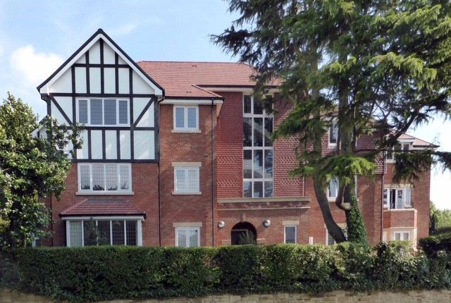 Thumbnail Flat to rent in Wyvern Road, Sutton Coldfield