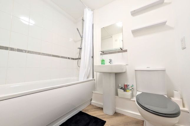 19 Churchbeck Chase, Manchester photo 3