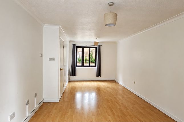 11, Petunia Court, Luton photo 3