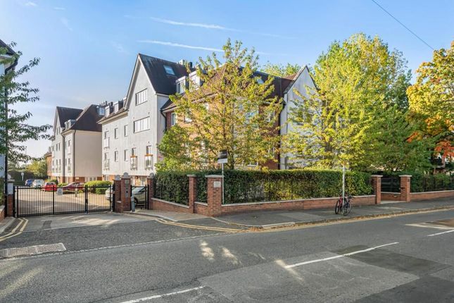 1-bed flat on 22 Pembroke Road, Ruislip, £230,000
