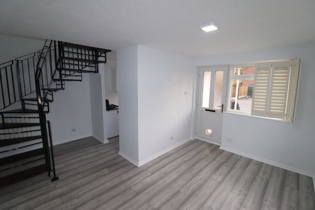 72, Chelmsford photo 2