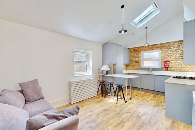 Duplex to rent in Hoe Street, Walthamstow, London