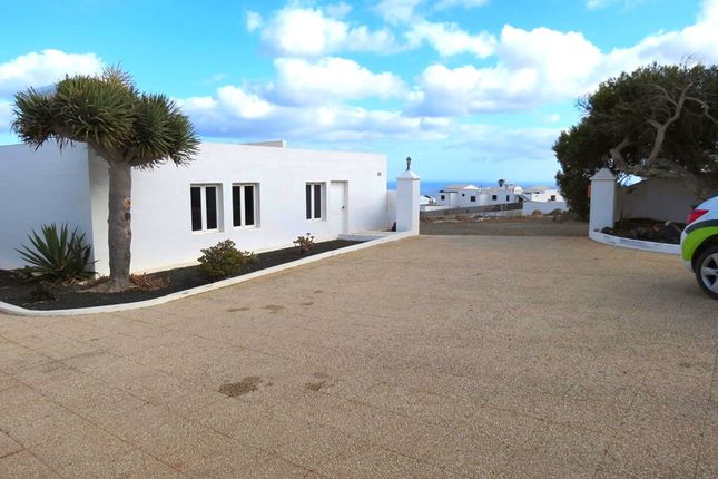 Villa for sale in Macher, Lanzarote, Spain