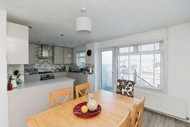 17, Thakeham Close, East Sussex photo 4