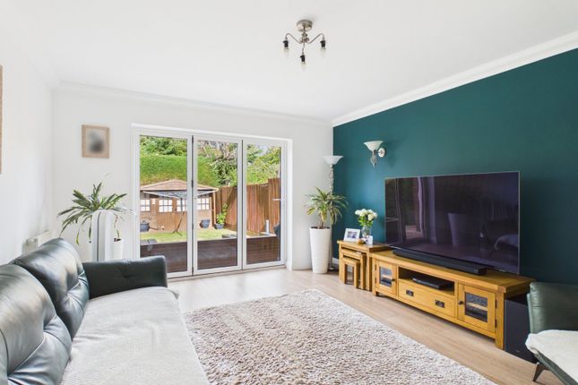 16, Ellwood Rise, Buckinghamshire photo 2