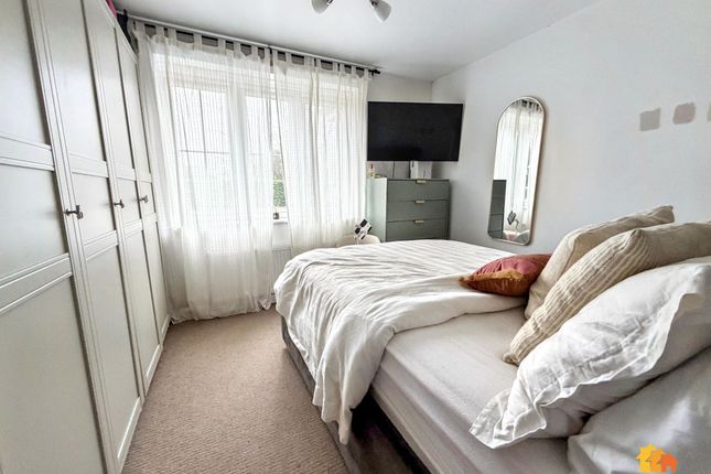 15 Groves Way, Chesham photo 3