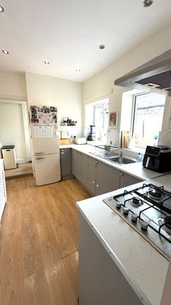 43, Chapel Street, Hyde photo 4
