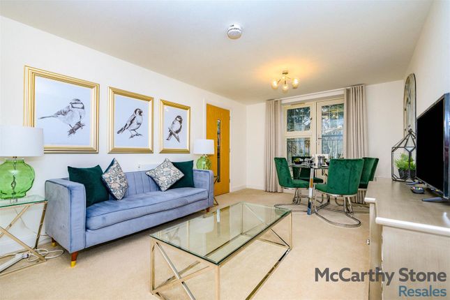 2-bed flat on 16 Highclere House, Great North Road, Hatfield, £249,950