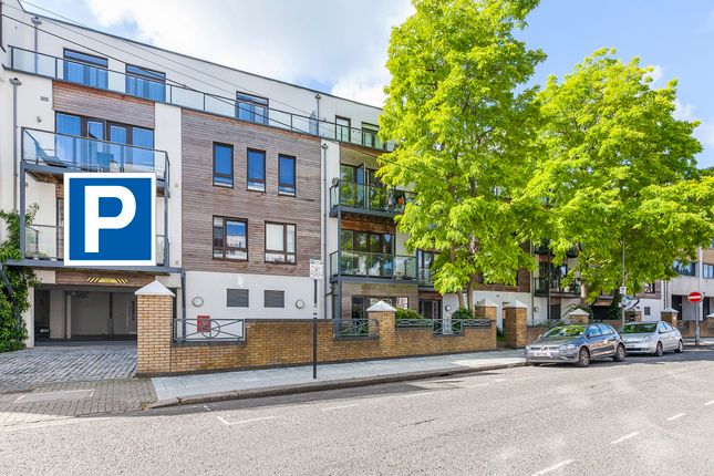 Thumbnail Parking/garage to rent in The Retreat, Earlsfield