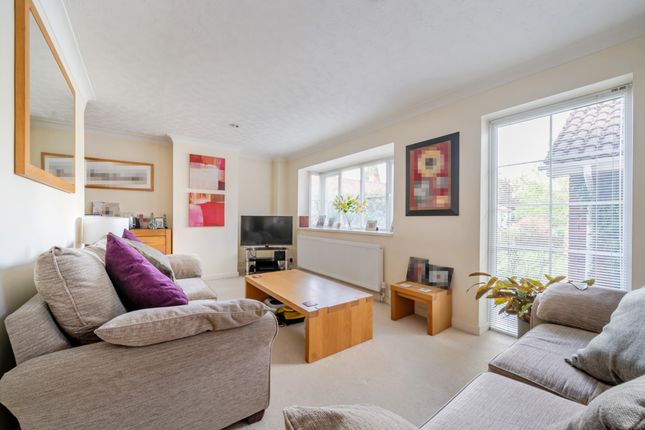32, Farmers Way, Seer Green photo 4
