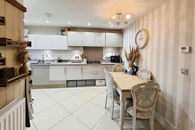 68, Kingfisher Way, Newark photo 4
