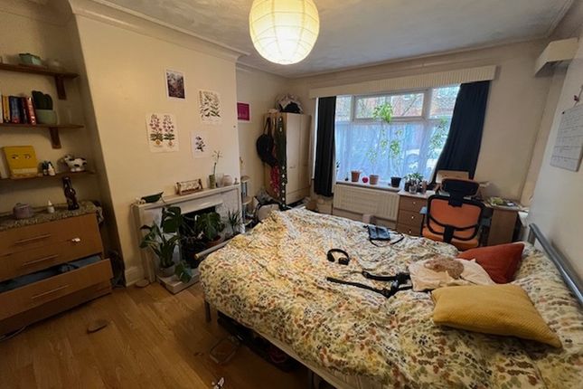 Terraced house to rent in Mayville Avenue, Hyde Park, Leeds