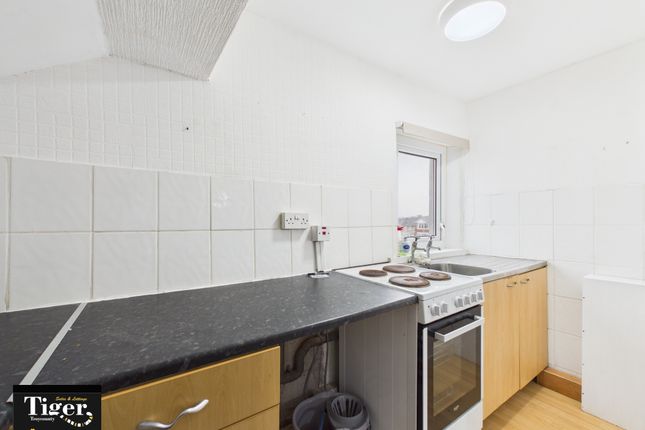 Flat 5, 373, Warbreck Drive, Blackpool photo 3