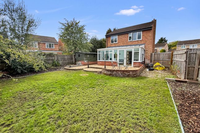 19, Shepherds Mead, Westbury photo 2
