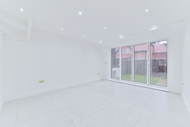 Kingswood Way, Sanderstead photo 2