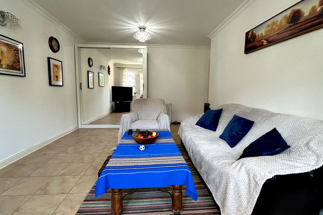 61 Geneva Court, Rookery Way, London photo 3