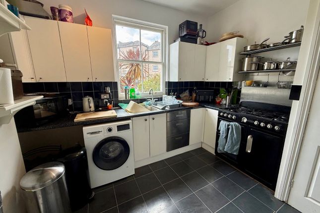 Flat 5, Latimer Gate,, Bernard Street, Hampshire photo 2