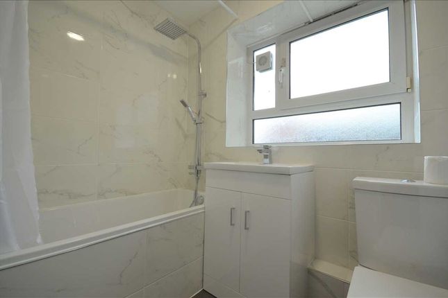 Flat to rent in The Birches, Station Road, London