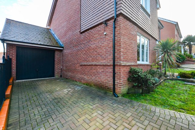 22, Lessing Lane, Pevensey photo 3