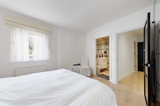 Flat for sale in Alberts Court, 2 Palgrave Gardens, London