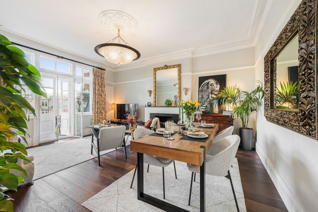 11, Alexandra Court, London photo 4