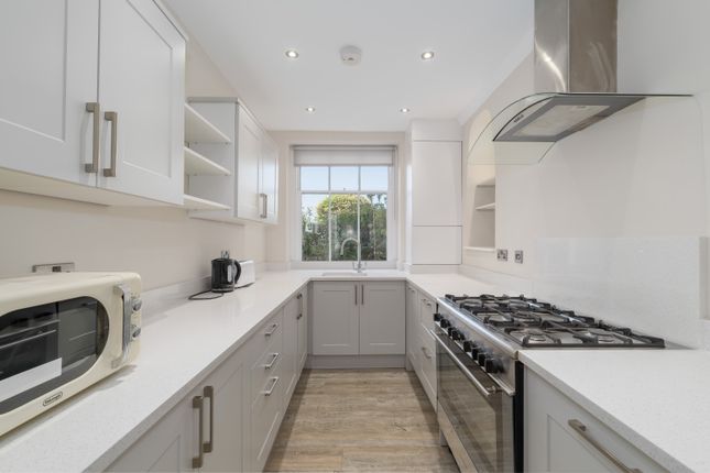 Garden Flat,, 7, Vanbrugh Terrace, London photo 4
