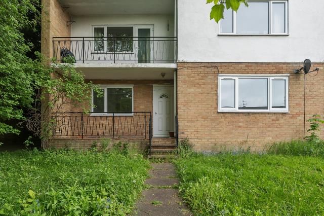 12, Cedar Court, High Wycombe photo 4