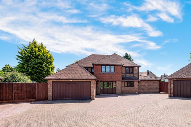 Thumbnail Detached house for sale in Stag Leys Close, Banstead