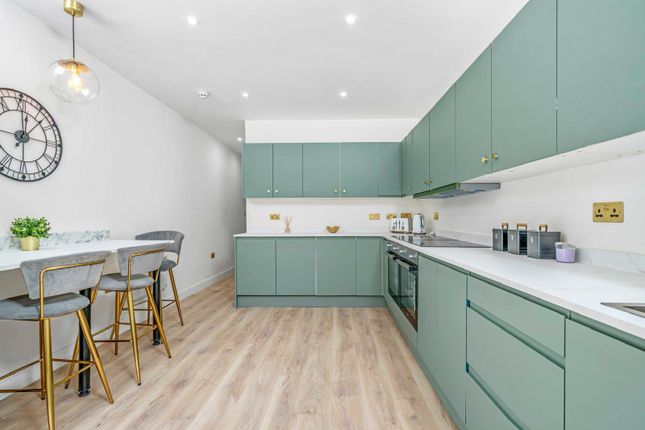 Flat 6, 84, Tolcarne Drive, Pinner photo 5