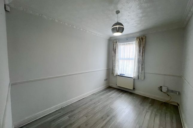 7, Tadman Close, Beverley photo 5