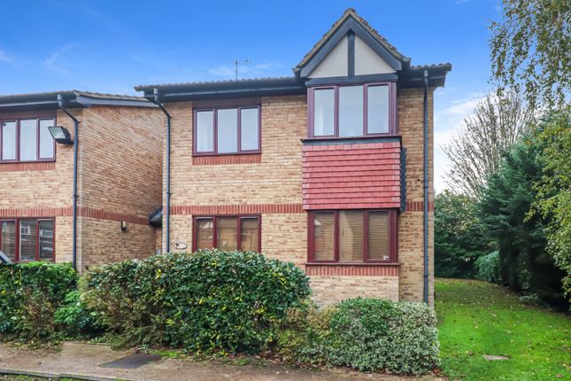 Thumbnail Flat for sale in College Road, Abbots Langley