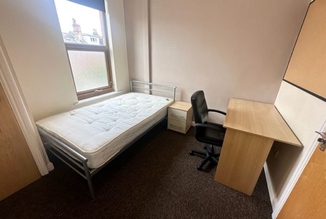 1-bed house on Wrangthorn Terrace Hyde Park, Leeds, £464/mo