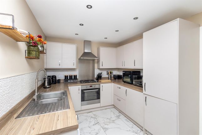 36, Maggie Barker Avenue, Leeds photo 4