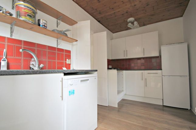 Flat to rent in St. Pauls Avenue, London