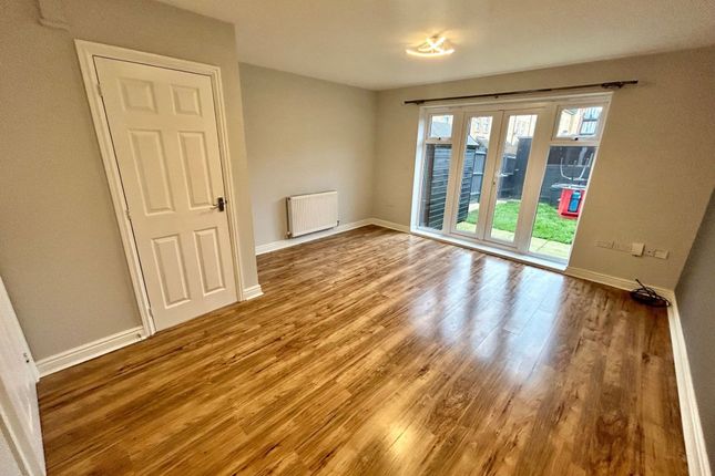 28 Sarafand Grove, Rochester photo 2