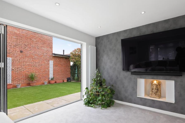 202, The Elkins, Romford photo 3