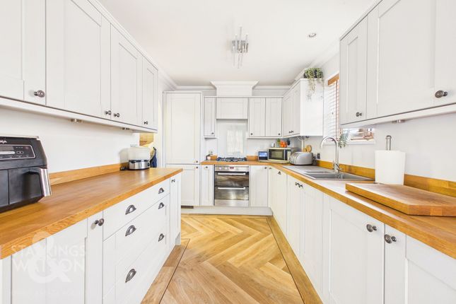 2 Blackthorn Way, Norwich photo 3